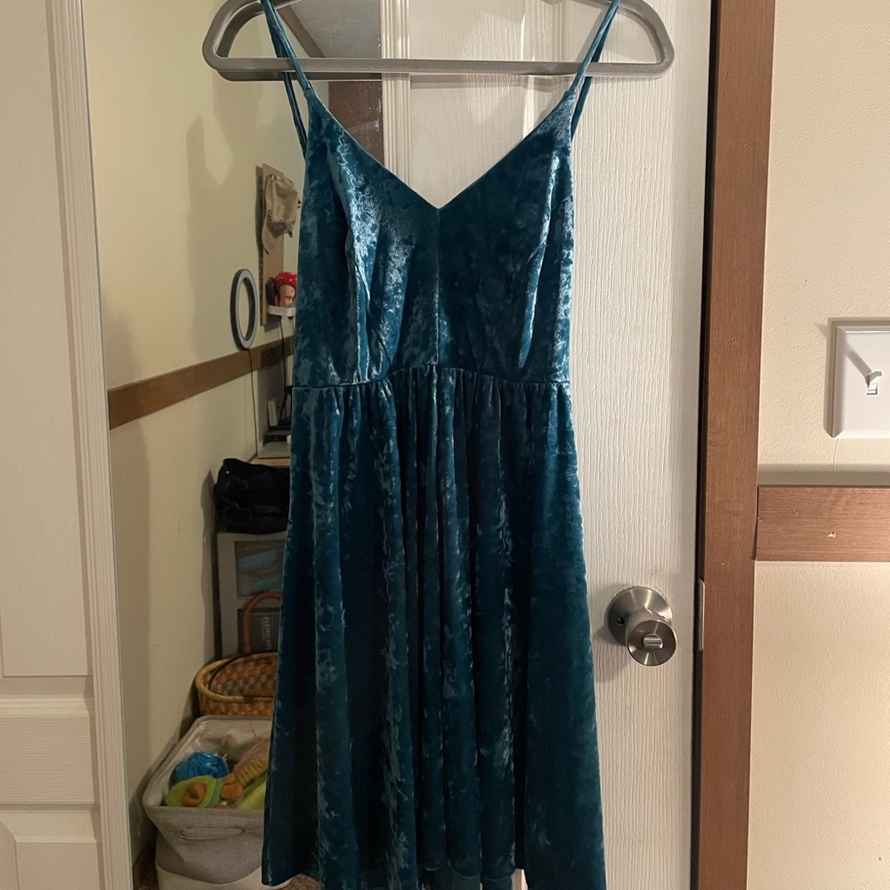 Velvet cross-back dress